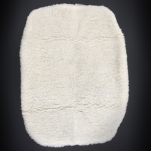 Laad afbeelding in galerij-viewer, wool lying surface Dog Travel Bed