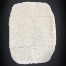 Laad afbeelding in galerij-viewer, wool lying surface Dog Travel Bed 